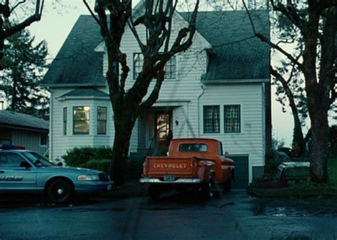 Bella's house twilight - Twilight Swan House, Saint Helens, Oregon. 14,517 likes · 556 talking about this · 2,389 were here. This charming house in Saint Helens was set as the home of Charlie and Bella Swan in the filming of t 